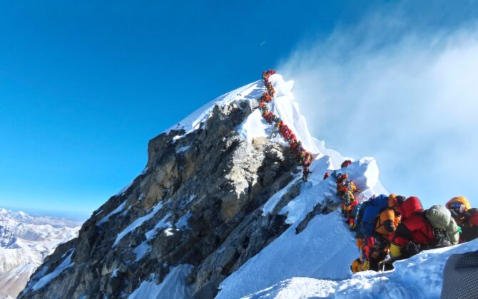 किन आउँछ बारम्बार आरोहण प्रमाणपत्र बिबादमा ?