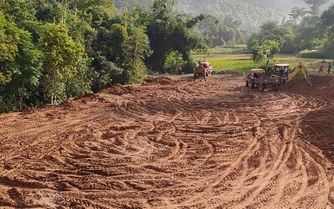 खेलमैदान निर्माण गर्दै