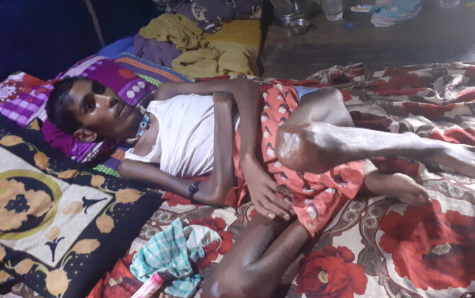 ओछ्यानमा थलिएका छोटु