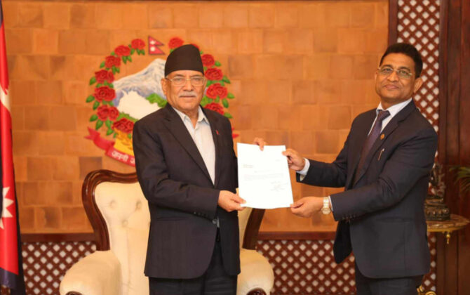 नेकपा (एमाले) सरकारबाट बाहिरियो