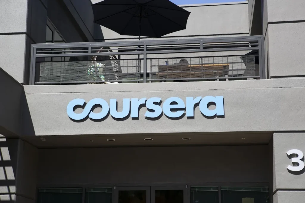 Coursera र Udemy बीच २.५ अर्ब डलरको सम्झौता AI आधारित सिकाइतर्फ नयाँ युग