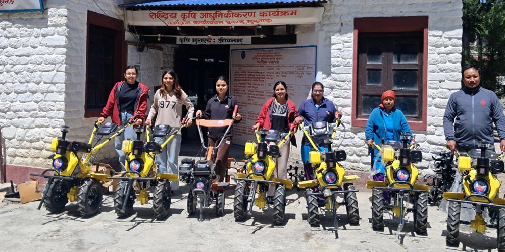 मुस्ताङका किसानलाई अनुदानमा हाते ट्याक्टर